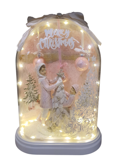 Prachtig opgemaakte kerststolp met verlichting