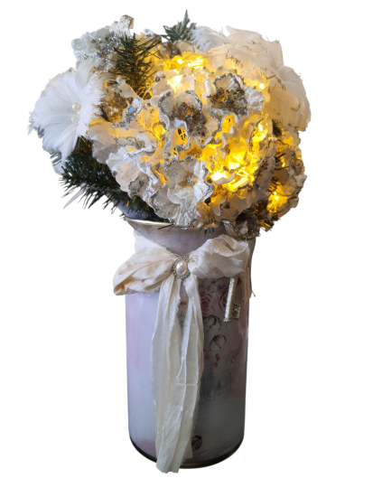 Kerst pot opgemaakt met kunstbloemen 