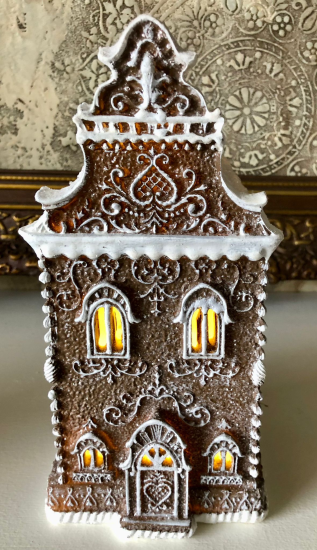 Gingerbread house met LED 12x11x25 cm Bruin