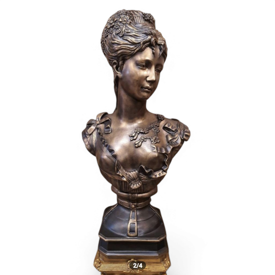 Borstbeeld op Sokkel