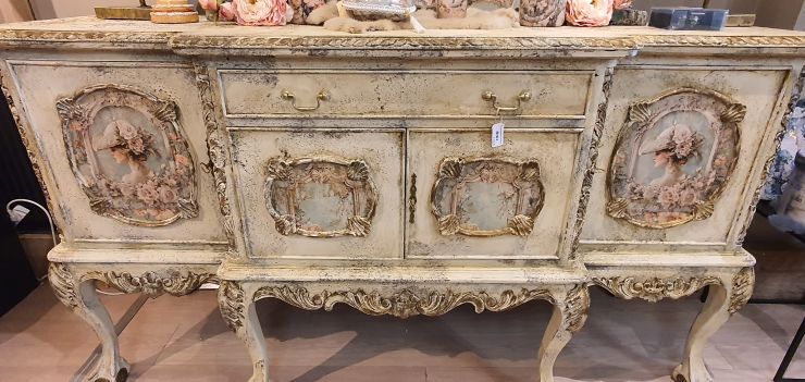 Prachtig gerestyld Dressoir