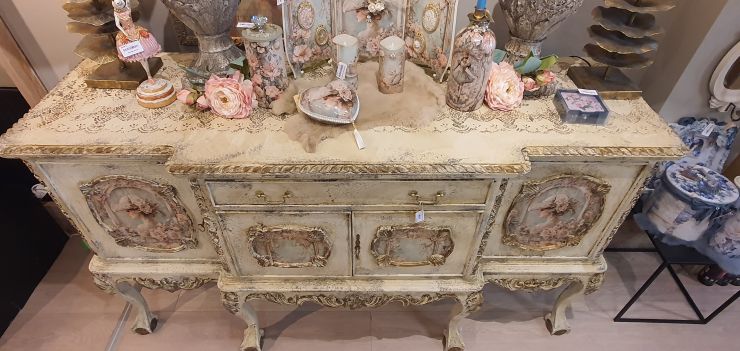 Prachtig gerestyld Dressoir